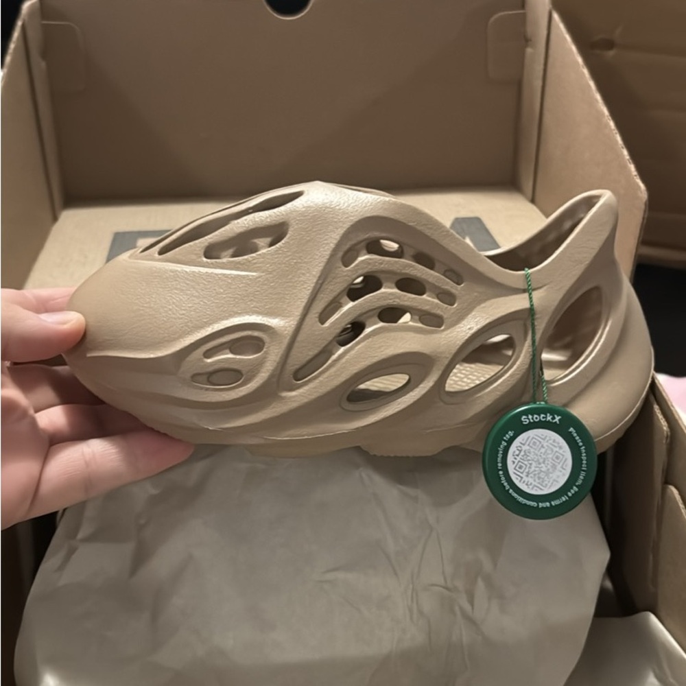 Adidas Yeezy Espuma RNNR in Tan